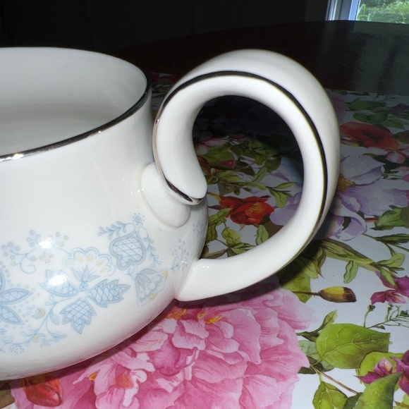 Royal Doulton Meadow Mist Creamer - Picture 5 of 12